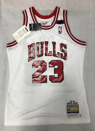 Maillot NBA Michael Jordan Chicago Bulls 1991-92 – Mitchell & Ness  Medium / 40, brand: Mitchell & Ness, condizioni: Nuovo con cartellino, taglia: M, €179.00, €188.65 include la Protezione acquisti Pro