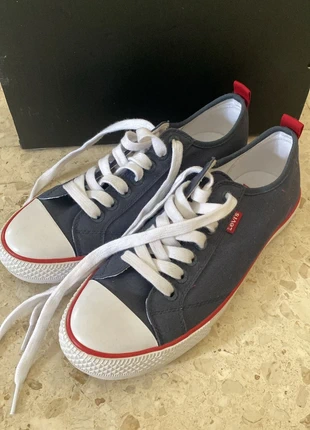zapatillas levis nuevas, marca: Levi's, estado: Nuevo sin etiquetas, tamaño: 40, 28,00 €, 30,10 € Protección al comprador incluida