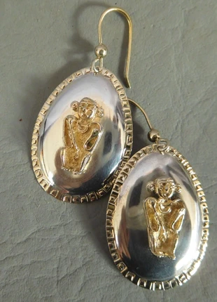 boucle d'oreille pendentif femme jeune fille ovale aztèque grise argent massif plaqué or vermeil , merk: argent massif 925 vermeil, staat: Heel goed, € 48,00, € 51,10 inclusief Kopersbescherming Pro