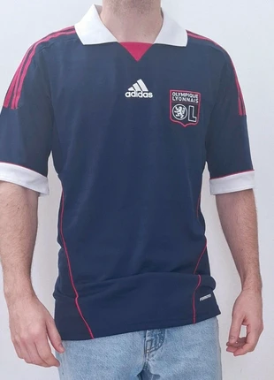 Maillot Football Adidas OL Taille M - Version Rare sand Sponsor, marque: adidas, état: Très bon état, taille: M, 30,00 €, 32,20 € Protection acheteurs incluse