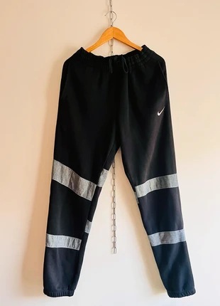 Pantalon jogging de la marque Nike., marque: adidas, état: Très bon état, taille: M, 25,00 €, 26,95 € Protection acheteurs incluse