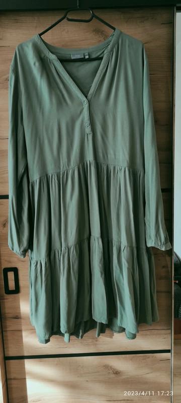 Luźna sukienka  w kolorze khaki - Vinted