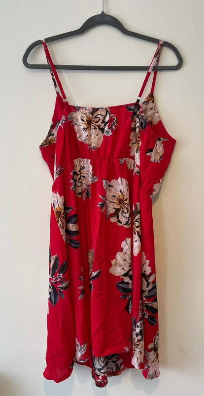Ladies Shein Curve 2XL Red Floral Strappy Dress Plus Size Machine
