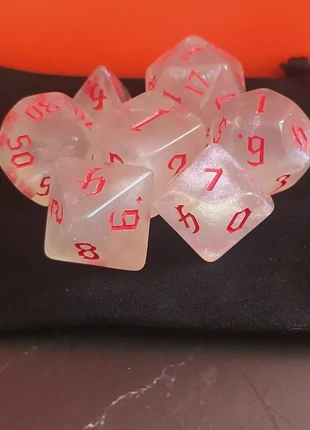 🎲 Set de Dés "Runes du Sang" - L'Énergie des Anciens 🎲, marque: D&D, état: Neuf avec étiquette, 4,99 €, 5,94 € Protection acheteurs incluse