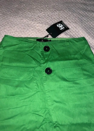 Green button up skirt with black buttons size 8 from heartbreak, brand: Heartbreak, condition: New with tags, size: S / UK 8-10, £2.00, £2.80 includes Buyer Protection