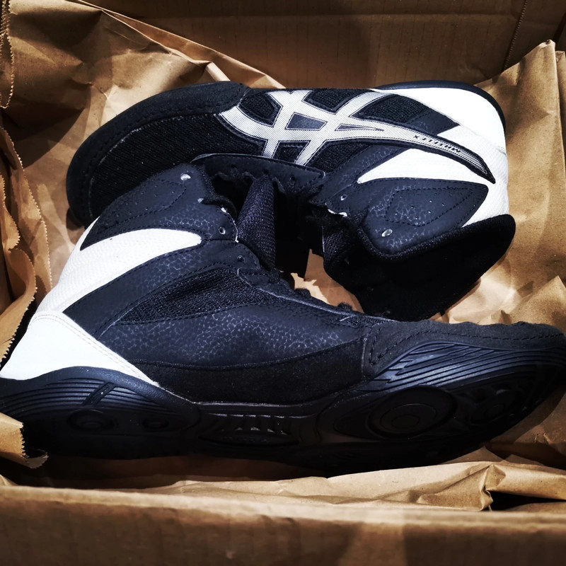 Asics New Training shoes size 7.5 uk Vinted