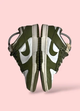 Nike Dunk Low vert olive et blanc - taille 38.5, marque: Nike, état: Très bon état, taille: 38, 18,00 €, 19,60 € Protection acheteurs incluse