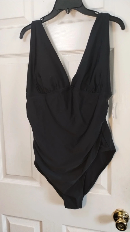 New Plus Size Old Navy One Piece Swimsuit 2