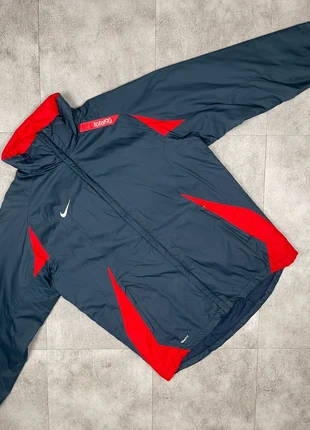 Vintage Nike total 90 light puffer 2000s winter football jacket bleu marine / rouge - taille M, brand: Nike, condition: Very good, size: M, €35.00, €37.45 includes Buyer Protection