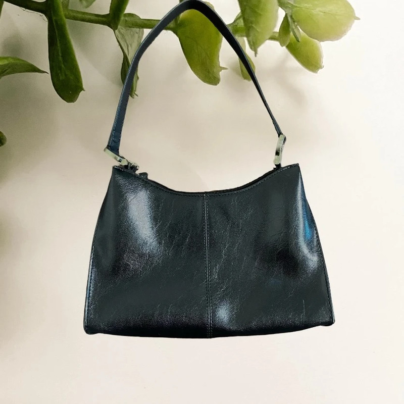 Chunky 90s 2000s black faux leather shoulder bag Liz Claiborne 1