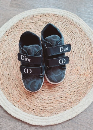Baskets bébé Dior noire . Look chic & confortable, marke: Dior, zustand: Sehr gut, größe: 26, 15,50 €, 16,98 € inklusive Vinted-Käuferschutz