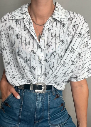 Chemise vintage et oversize blanche rayure et motif fleur noir et gris, brand: Vintage Dressing, condizioni: Ottime, taglia: S / IT 40 / EU 36, €13.00, €14.35 include la Protezione acquisti Pro