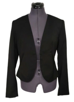 Black Tailored H&M Blazer with Back Peplum Detail, marque: H&M, état: Très bon état, taille: XS / 34 / 6, 6,00 €, 7,00 € Protection acheteurs incluse