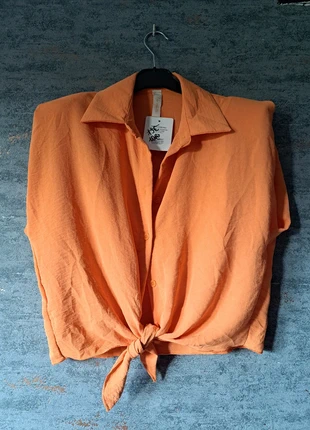 Blouse orange nouée, marca: willy- z, estado: Novo com etiquetas, tamanho: Tamanho único, €8.00, €9.10 inclui Proteção do Comprador