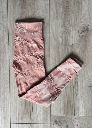 Legging camo Gymshark rose/rose pale taille M femme, marke: Gymshark, zustand: Sehr gut, größe: M / 38 / 10, 15,00 €, 16,45 € inklusive Vinted-Käuferschutz
