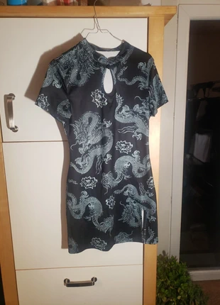 Robe noire motif dragons bleus, marque: Shein, état: Très bon état, taille: M / 38 / 10, 5,00 €, 5,95 € Protection acheteurs incluse