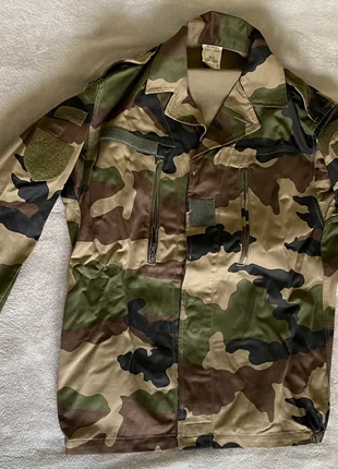 Veste militaire, marque: Armée de Terre, état: Très bon état, taille: M, 8,00 €, 9,10 € Protection acheteurs incluse