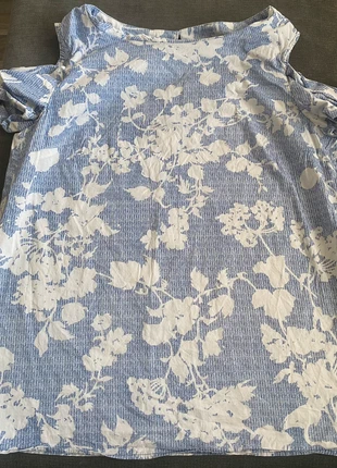 Blue and white floral top, brand: Oasis, condition: Very good, size: M / UK 12-14, £3.00, £3.85 includes Buyer Protection