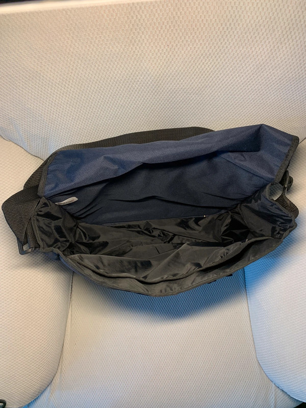 Ben Sherman Navy Blue And Black Messenger Shoulder bag Unisex 17” X 15” VGC  - Vinted