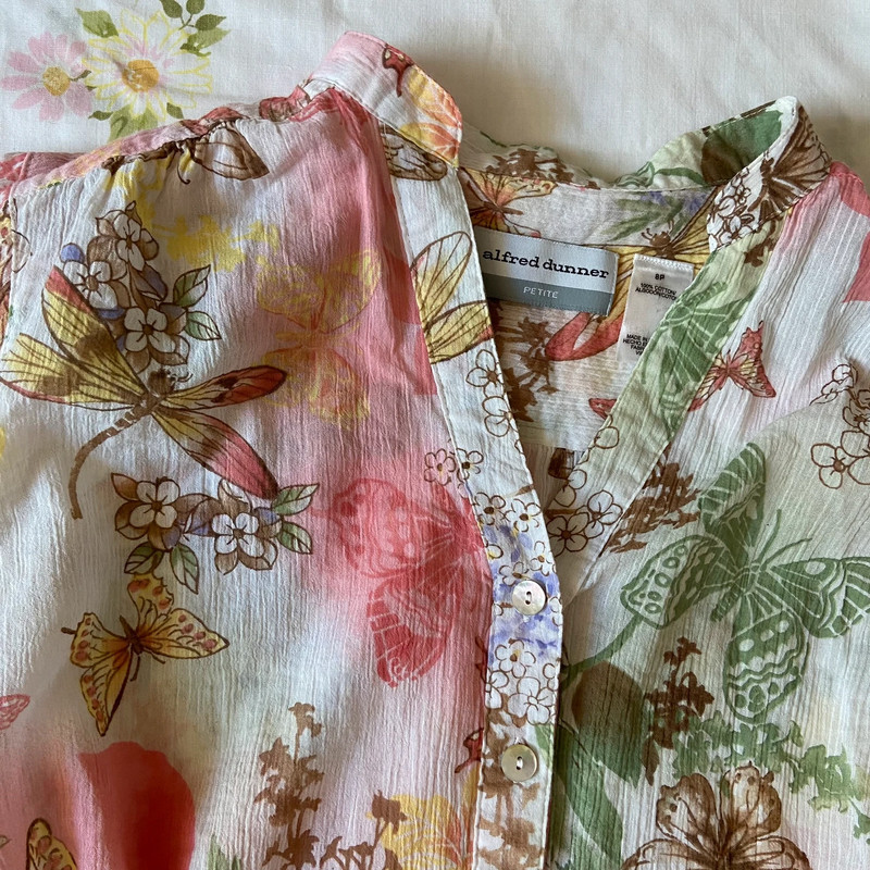 Adorable vintage button up blouse 3