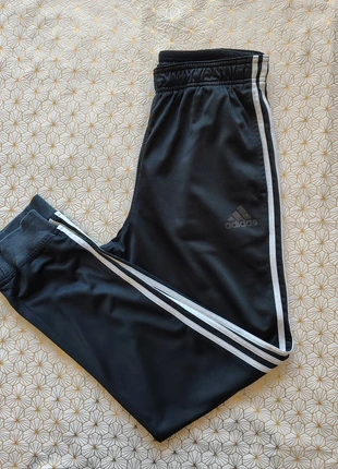 Pantalon jogging Adidas, merk: adidas, staat: Heel goed, maat: M, € 7,00, € 8,05 inclusief Kopersbescherming