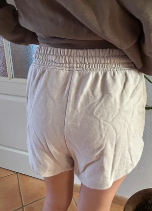 Lot de 2 shorts H&M, marque: H&M, état: Très bon état, taille: XS / 34 / 6, 5,00 €, 5,95 € Protection acheteurs incluse