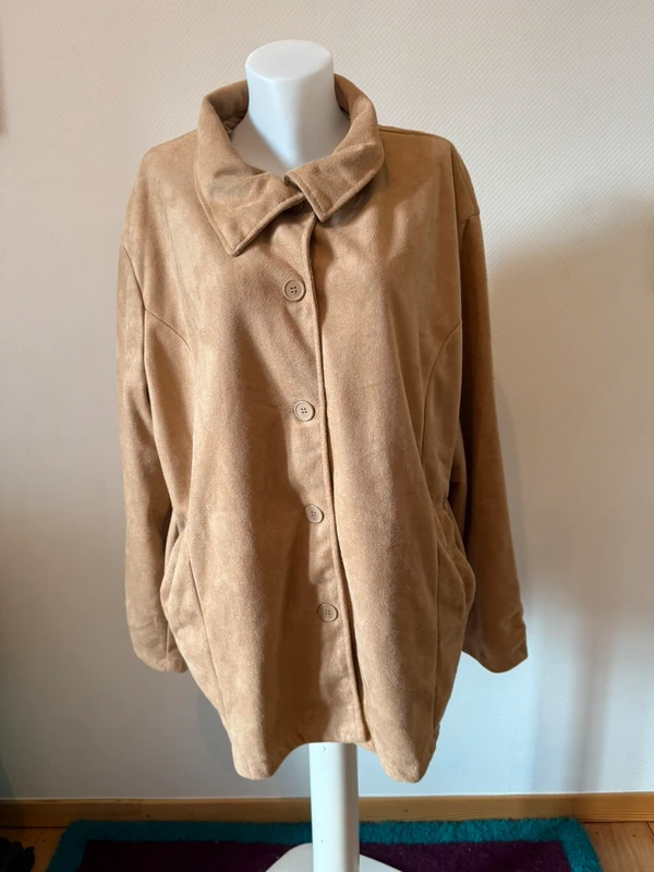Veste grande taille en suédine vintage en très bon état taille 54