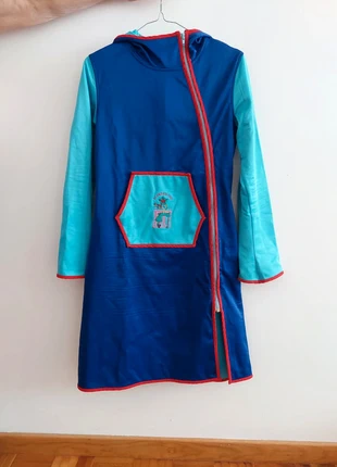 Abrigo de nailon, marca: Local, estado: Bueno, tamaño: Talla única, 8,00 €, 9,10 € Protección al comprador incluida