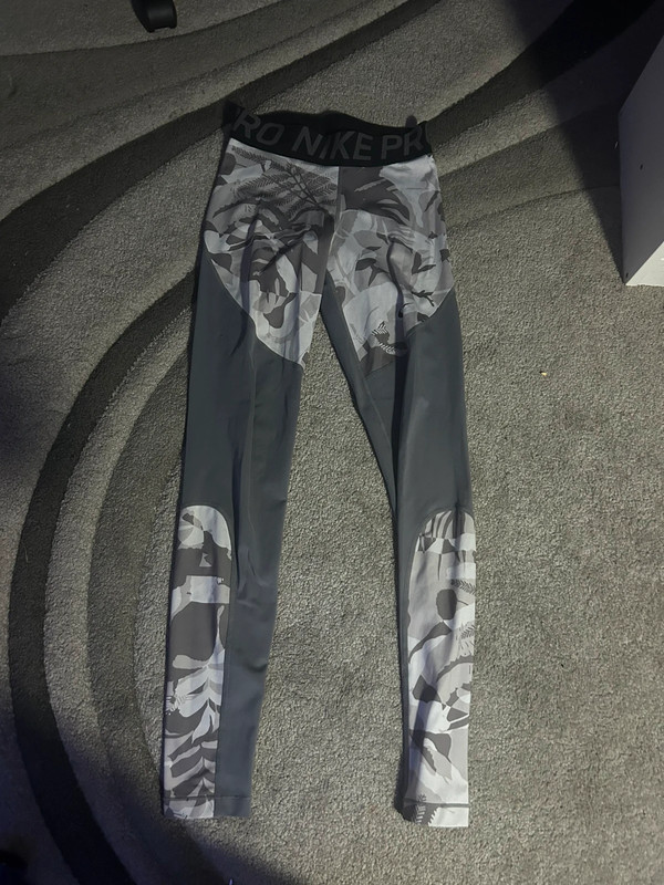 Grey pattern Nike leggings  don’t do in post 1