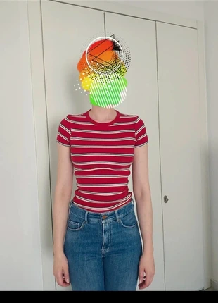 Camiseta manga corta mujer. Camiseta a rayas roja talla 36, merk: Pull & Bear, staat: Heel goed, maat: S / 36 / 8, € 2,50, € 3,33 inclusief Kopersbescherming