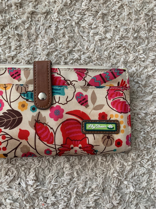 Lily Bloom wallet c25 2