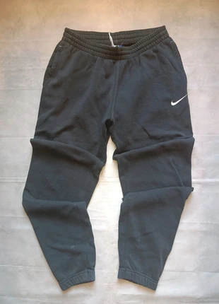 Nike Fleece Joggers Black - Size Youth XL (Maybe Adults S) - Small Knee Repair, brand: Nike, condizioni: Ottime, taglia: XL, €13.95, €15.35 include la Protezione acquisti