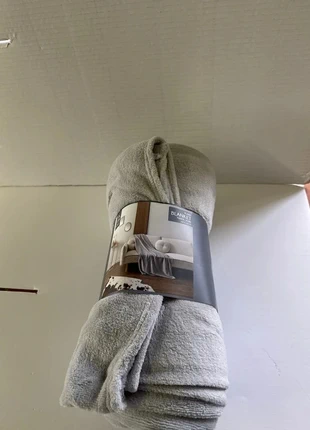 Plaid gris clair, marca: The Home Deco Factory, estado: Novo com etiquetas, tamanho: Outro, €8.00, €9.10 inclui Proteção do Comprador Pro