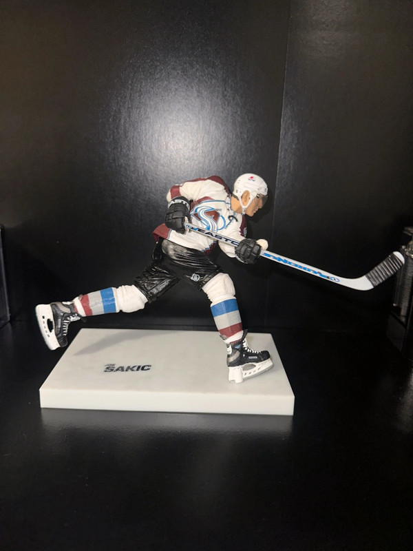 Figurine hockey sur glace McFarlane Joe Sakic Colorado Avalanche