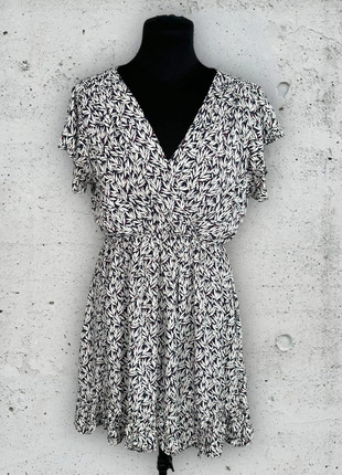 Robe In April 1986 noir et blanc motif floral taille S M 36 38 8 10, brand: In April 1986, condizioni: Ottime, taglia: S / IT 40 / EU 36, €12.00, €13.30 include la Protezione acquisti Pro