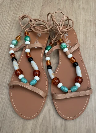 Sandalias de pedrería T39, marca: Local, estado: Muito bom, tamanho: 39, €10.00, €11.20 inclui Proteção do Comprador