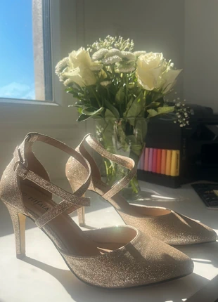 Talons dorés à paillettes, merk: Tissaia, staat: Heel goed, maat: 38, € 10,00, € 11,20 inclusief Kopersbescherming