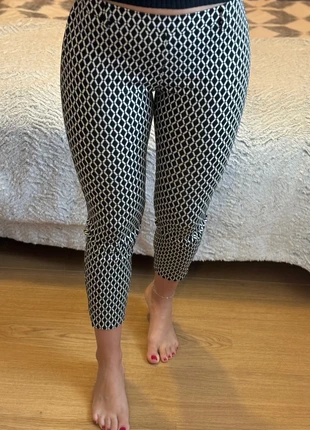 Pantalon cigarette, marque: H&M, état: Très bon état, taille: XS / 34 / 6, 5,00 €, 5,95 € Protection acheteurs incluse