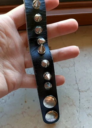 Bracciale di pelle nera con borchie , zustand: Zufriedenstellend, 2,00 €, 2,80 € inklusive Vinted-Käuferschutz