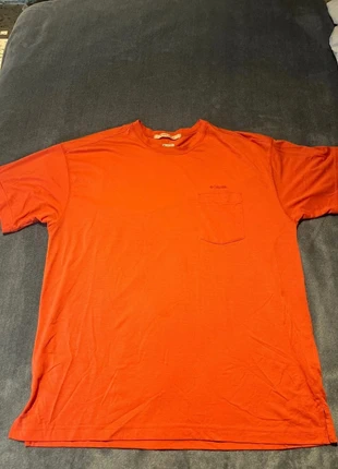 T-shirt Columbia rouge clair Homme taille L, marke: Columbia, zustand: Sehr gut, größe: L, 10,00 €, 11,20 € inklusive Vinted-Käuferschutz