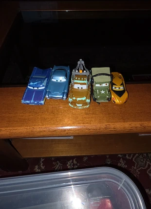 🚗 Lotto 5 auto Disney Pixar Cars in plastica – Ramone, Finn McMissile, Mater, Sarge, Jeff Gorvette, marke: Disney, zustand: Gut, 8,99 €, 10,14 € inklusive Vinted-Käuferschutz