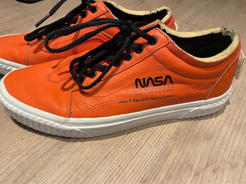 Vans NASA Orange taille 43 | Vinted