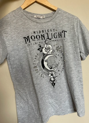 T-shirt stradivarius , merk: Stradivarius, staat: Heel goed, maat: XS / 34 / 6, € 3,00, € 3,85 inclusief Kopersbescherming