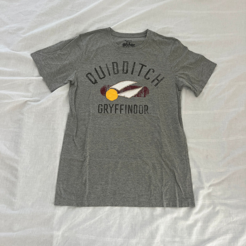 the wizarding world of Harry Potter Quidditch Gryffindor Tee 1