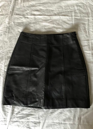 Saia de cabedal nova Stradivarius XS 34, marque: Stradivarius, état: Neuf sans étiquette, taille: XS / 34 / 6, 10,00 €, 11,20 € Protection acheteurs incluse