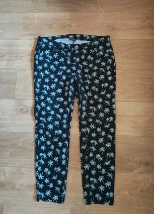 Zwarte Broek met Palmboom Print (Yessica, Maat 44), brand: Yessica, condizioni: Ottime, taglia: XXL / IT 48 / EU 44, €10.00, €11.20 include la Protezione acquisti