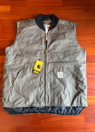 Work jacket Carhartt senza maniche verde/cachi, brand: Carhartt, condizioni: Nuovo con cartellino, taglia: L, €60.00, €63.70 include la Protezione acquisti
