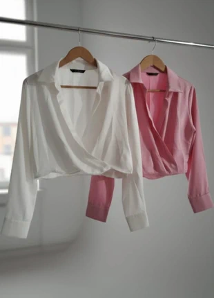 Crop Top Satén Cruzado - Blanco y Fucsia, marca: Stradivarius, estado: Novo sem etiquetas, tamanho: L / 40 / 12, €15.00, €16.45 inclui Proteção do Comprador