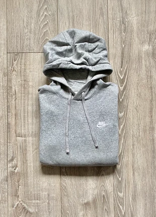 Hoodie Nike Club Fleece – Sweat à Capuche Unisexe – Taille S – couleur Gris avec logo Brodé Blanc, marke: Nike, zustand: Neu, größe: S / 36 / 8, 25,00 €, 26,95 € inklusive Vinted-Käuferschutz