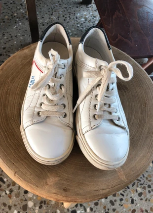 Witte schoenen, merk: The Row, staat: Heel goed, maat: 32, € 5,00, € 5,95 inclusief Kopersbescherming